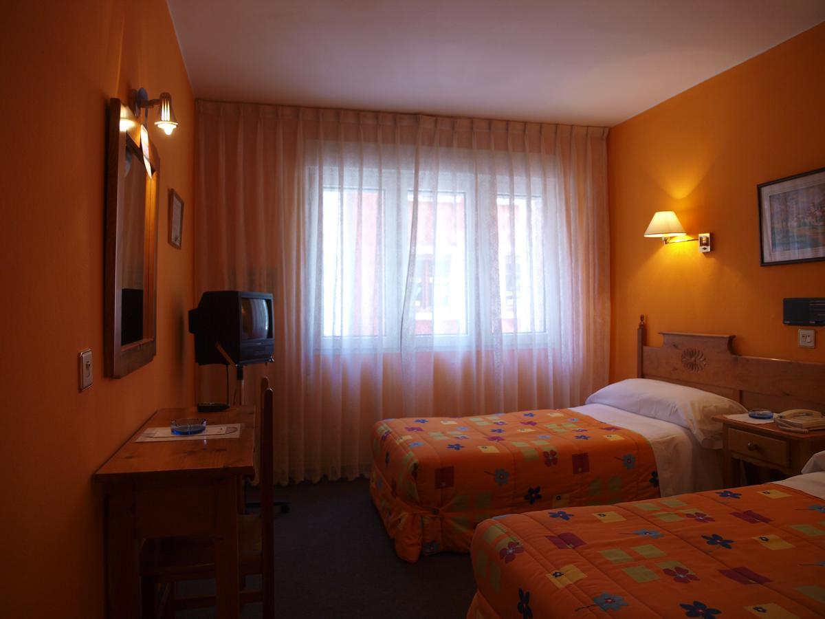 Hotel Paris ヒホン エクステリア 写真