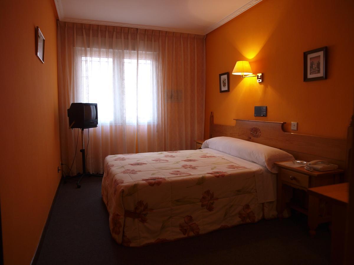 Hotel Paris ヒホン エクステリア 写真