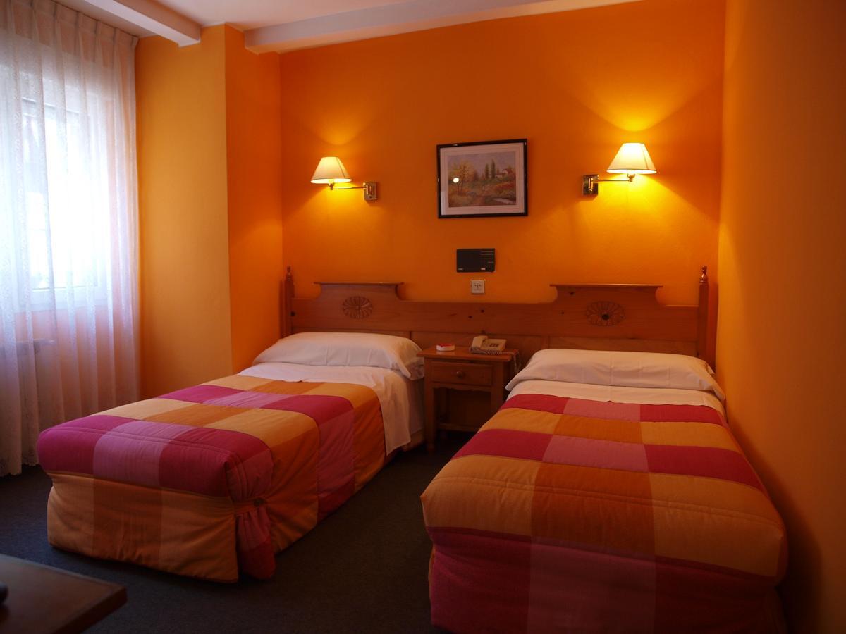 Hotel Paris ヒホン エクステリア 写真