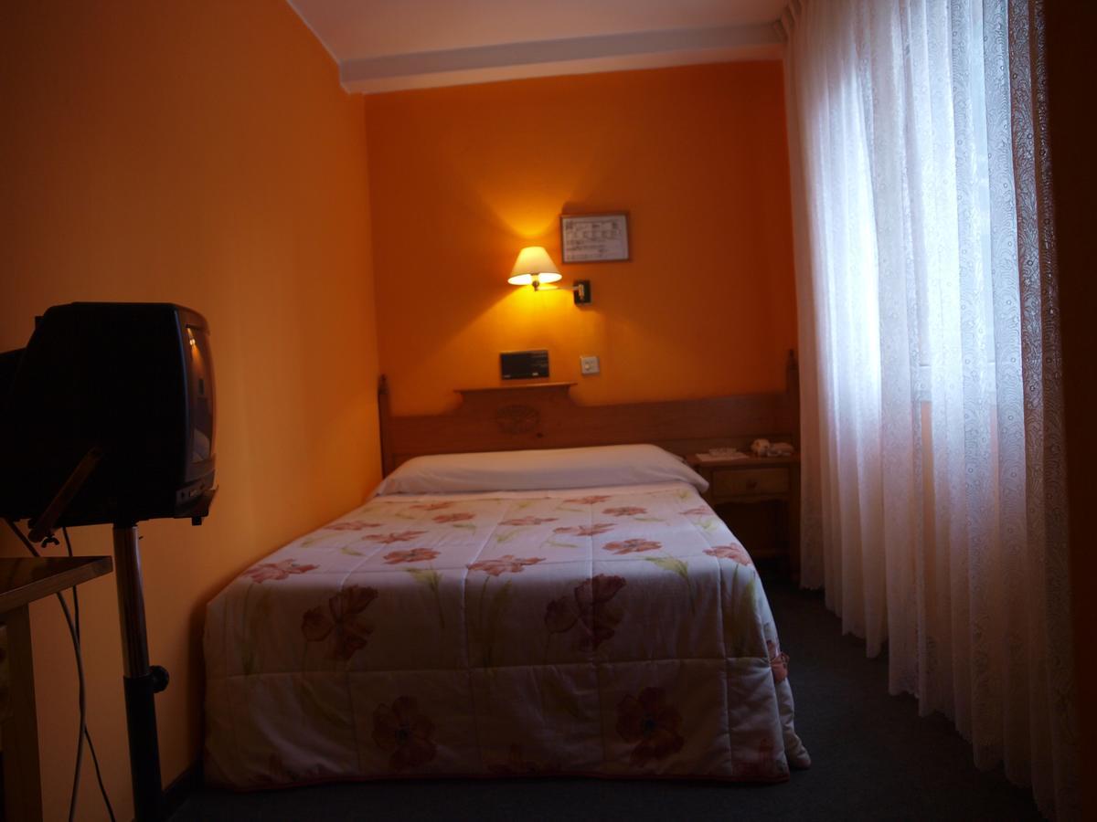 Hotel Paris ヒホン エクステリア 写真